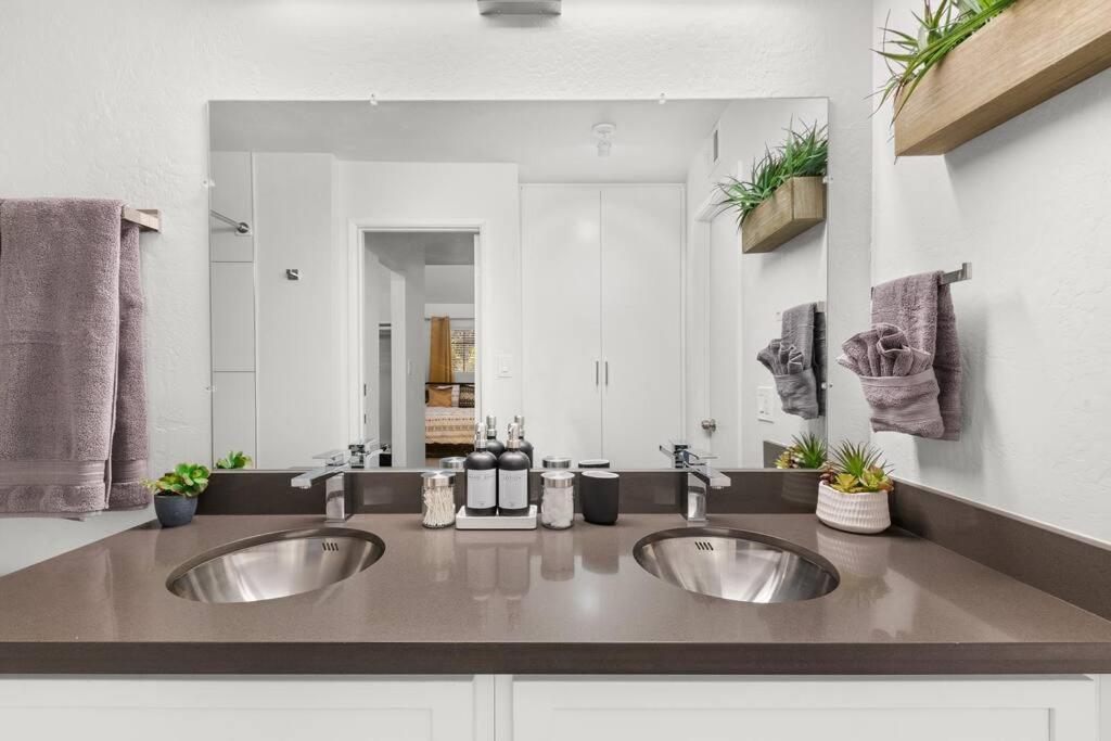 The Hidden Gem, King Bed & Hot Tub! Apartment Chandler Exterior photo