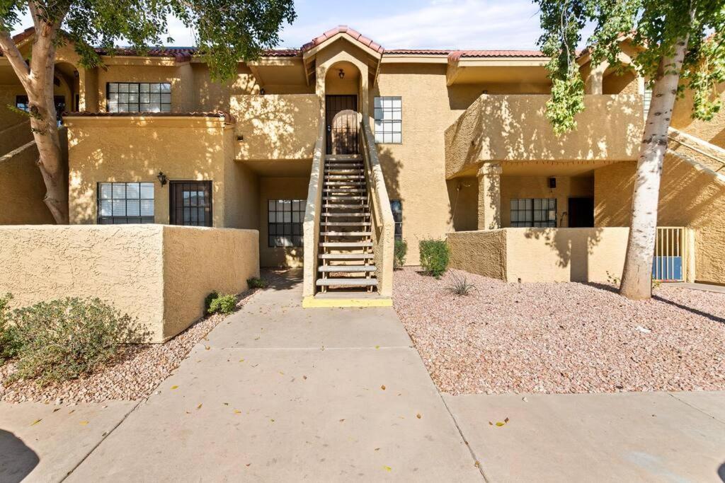 The Hidden Gem, King Bed & Hot Tub! Apartment Chandler Exterior photo